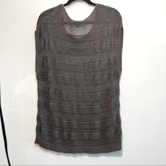 Old Navy Sleeveless Knitted Taupe Shirt - Picture 2 of 3